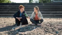 Melly (Lina Beckmann) und Katrin (Anneke Kim Sarnau) wachsen langsam zu einem Team zusammen.